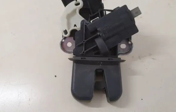 Audi A6 S6 C6 4F Tailgate/trunk/boot lock/catch/latch 4F5827505D
