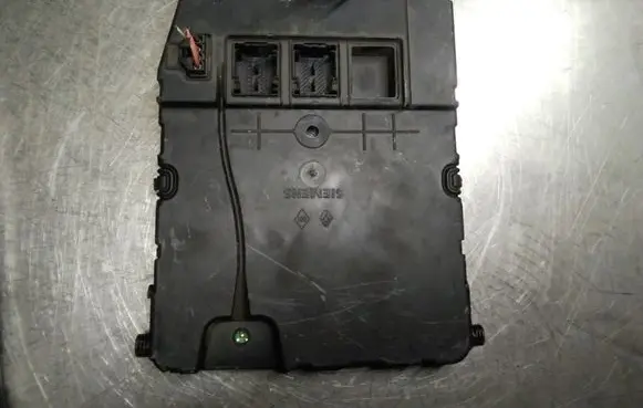Renault Megane II Comfort/convenience module 8200525383