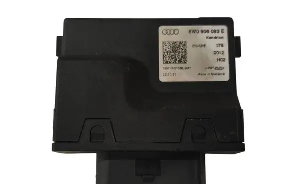Audi A5 Fuel injection pump control unit/module 8W0906093E