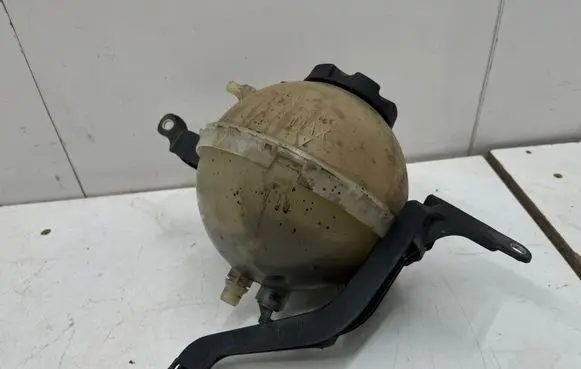 BMW 5 F10 F11 Coolant expansion tank/reservoir 11564310 17137649732