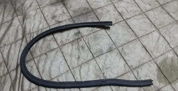Skoda Octavia Mk2 (1Z) Engine compartment rubber 1Z0823723A