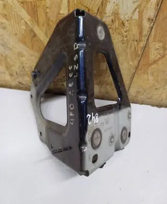 Audi A6 S6 C6 4F Fender mounting bracket 4F0821135 AIMQ08S109