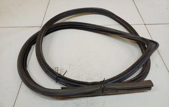 Nissan Primera Rubber seal front coupe door
