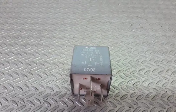 Volkswagen PASSAT B5 Combustion relay 3B0911251 61237009