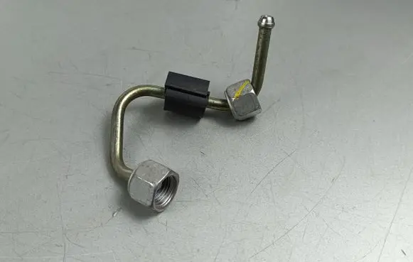 Jeep Cherokee Fuel injector supply line/pipe 