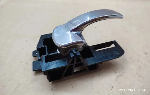 Nissan Qashqai Front door interior handle