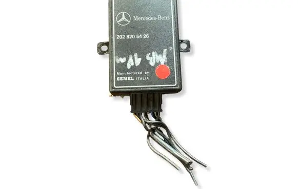 Mercedes-Benz E W210 Central locking relay 2028205426