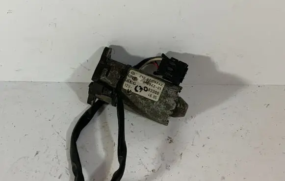 Mercedes-Benz E W210 Seat adjustment motor A2108201242
