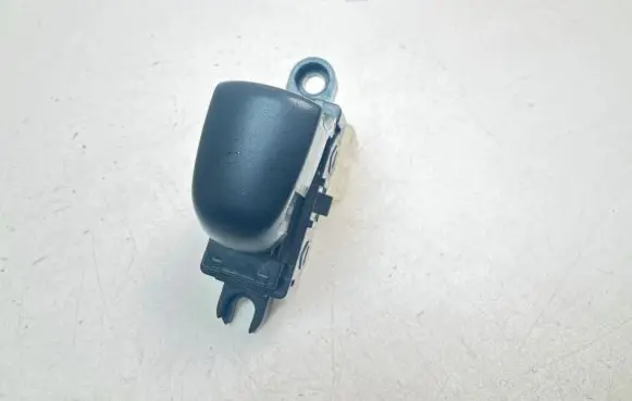 Nissan Qashqai Electric window control switch 15Y19SD