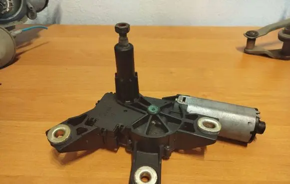 Mercedes-Benz A W168 Rear window wiper motor 1688200442 404202 404292