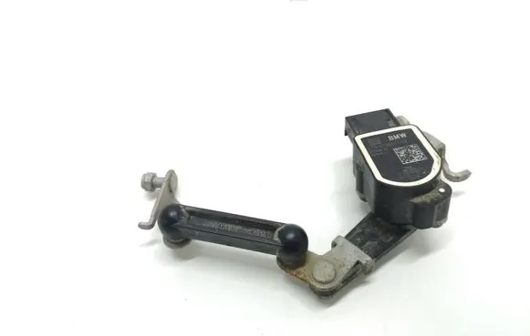 Headlight/headlamp level sensor