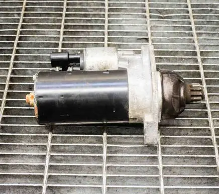 Volkswagen Golf VI Starter motor 02M911024