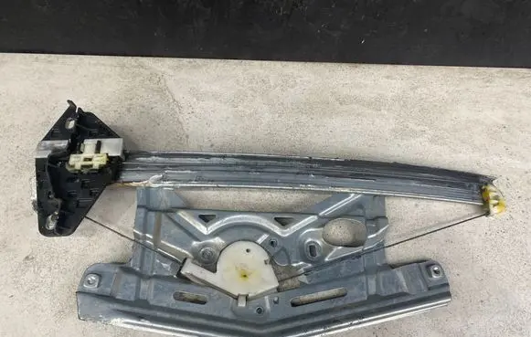 Honda Civic Front window lifting mechanism without motor