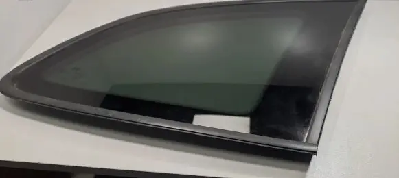 Hyundai Santa Fe Rear side window 878202B000