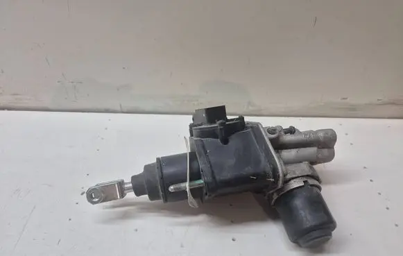 Mercedes-Benz E W211 Master brake cylinder 2110204024105 0204221314 0204221045