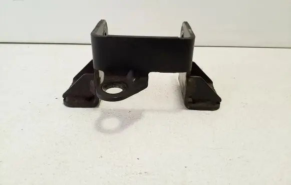 Gearbox mounting bracket