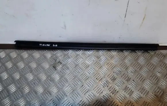 Volkswagen Tiguan Rear door glass trim molding 5N0839429A