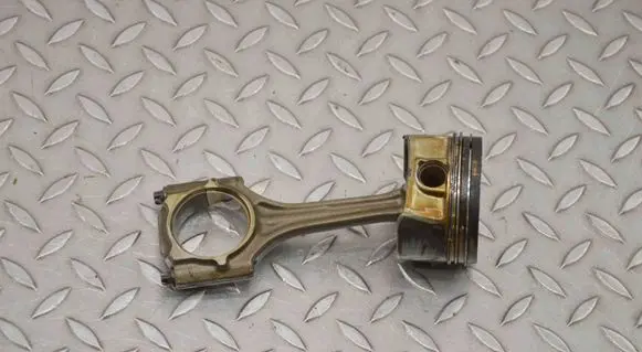 Volkswagen Golf V Piston 20503 110806