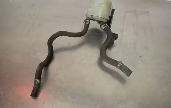 Infiniti M Power steering fluid tank/reservoir
