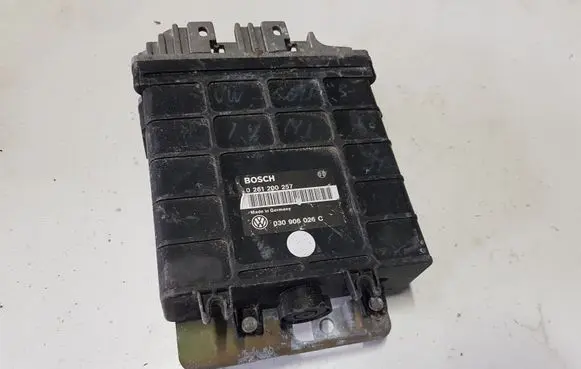 Volkswagen Golf II Engine control unit/module 0261200257