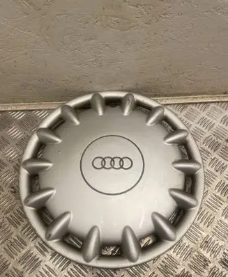 Audi A6 S6 C5 4B R15 wheel hub/cap/trim 8d0601147