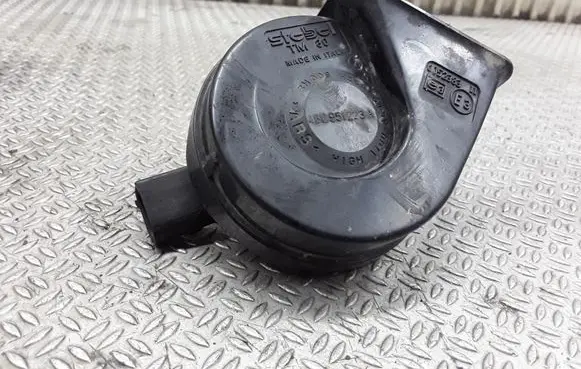 Audi A6 S6 C5 4B Horn signal 4B0951223A