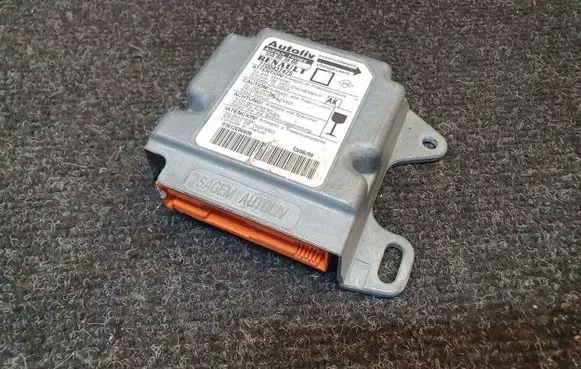 Renault Megane I Airbag control unit/module 550803600 7700437475