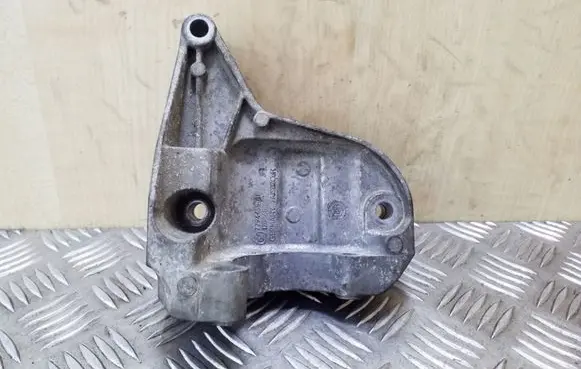 BMW 1 E81 E87 Power steering pump mounting bracket 779445501