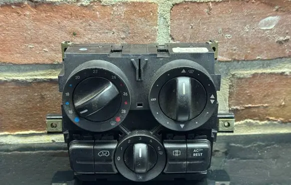 Mercedes-Benz Vito Viano W639 Climate control unit A6394461328 5HB00851204 A6394450605