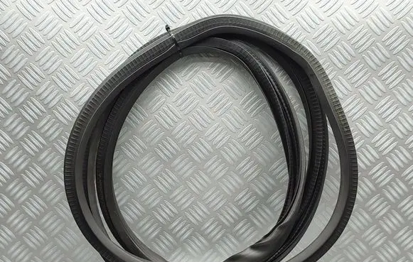 Opel Meriva B Front door rubber seal 13266905AMC
