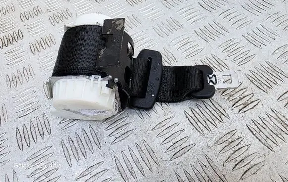 Middle seatbelt (rear)