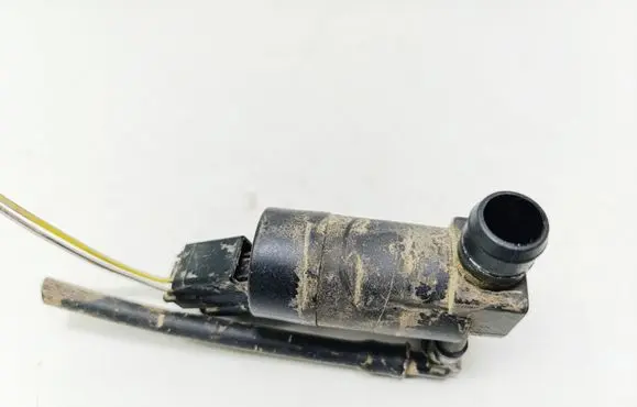 Ford C-MAX I Windscreen/windshield washer pump 1S7117K624FD