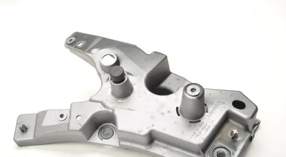Volvo XC60 Fender mounting bracket 32288929