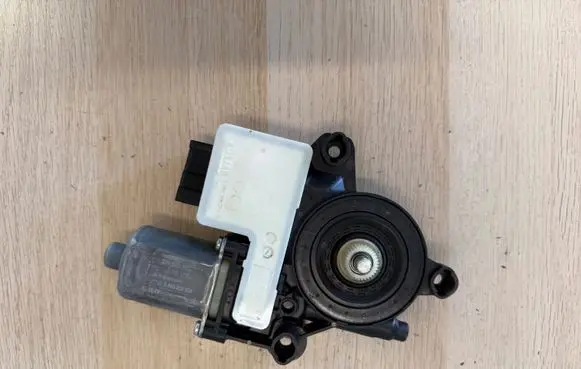 Seat Arona Front door window regulator with motor 2Q1959881B
