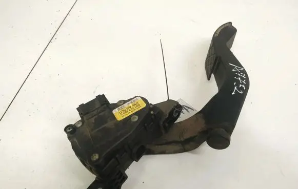 Audi A6 S6 C5 4B Accelerator throttle pedal 8D1723523L 6PV00837502