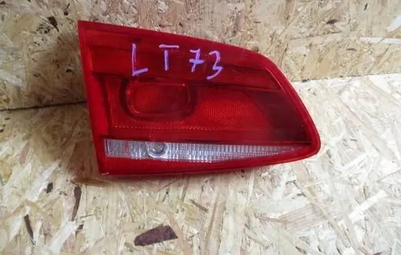 Volkswagen PASSAT B7 Tailgate rear/tail lights