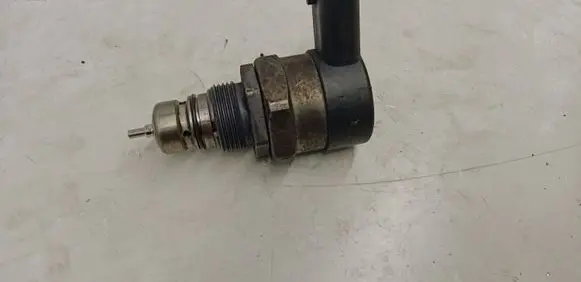 Volvo S60 Fuel pressure regulator 31216313 0281002990