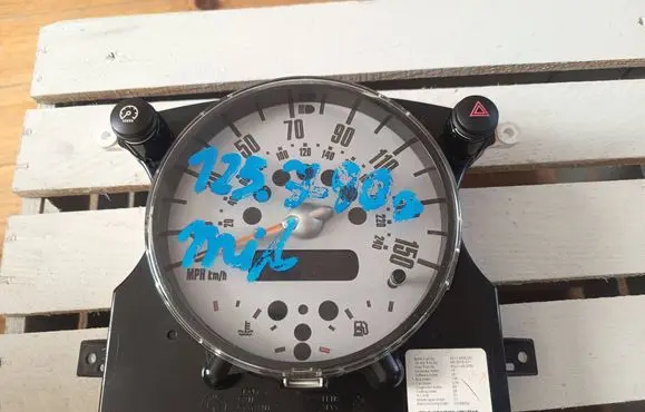 Mini One - Cooper R50 - 53 Speedometer (instrument cluster) 6936282 67379411