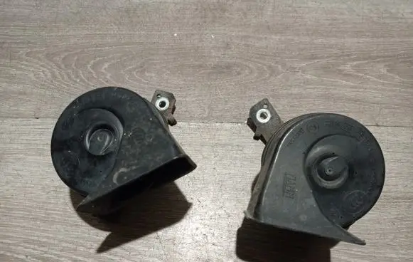 Volvo S80 Horn signal 31276806 31276805