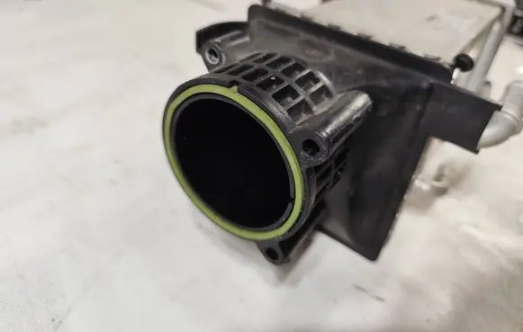 Volkswagen Touran III Intercooler radiator 04E145785E V500