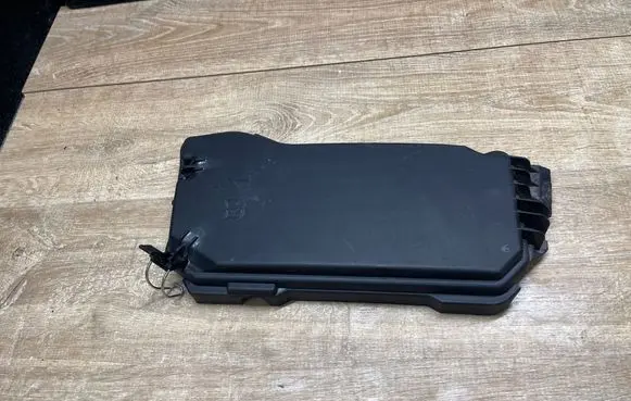 Mercedes-Benz C W205 Fuse box cover A2045400182