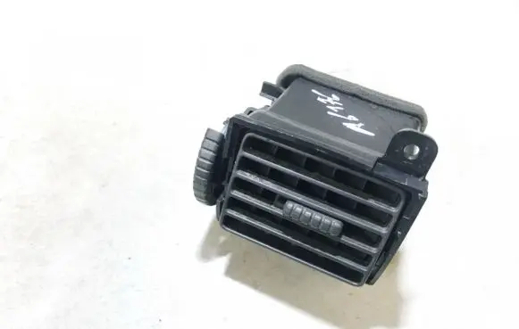 Nissan X-Trail T30 Dash center air vent grill 68760eq000