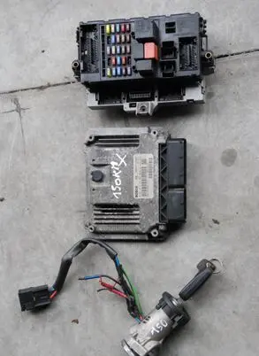 Iveco Daily 35.8 - 9 Engine ECU kit and lock set 504121602