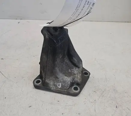 Engine mounting bracket