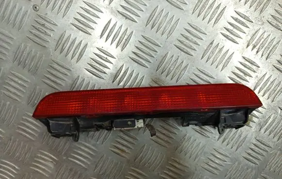 Nissan X-Trail T30 Third/center stoplight P1842