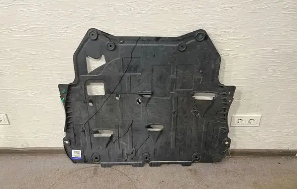 Volvo XC40 Engine splash shield/under tray 32226751