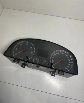 Volkswagen Touran I Speedometer (instrument cluster) 1T0920862A VWZ7Z0E2782728