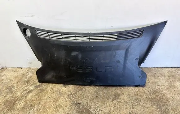 Tesla Model S Wiper trim 106075100B