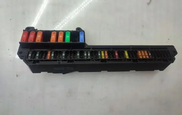 BMW 5 E60 E61 Fuse module 6957330