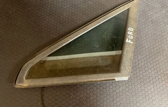Ford Focus C-MAX Front triangle window/glass DOT27AS2M23100 43R001057